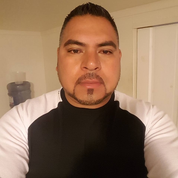 Meet your Posher, Enrique - Picture 1 of 8